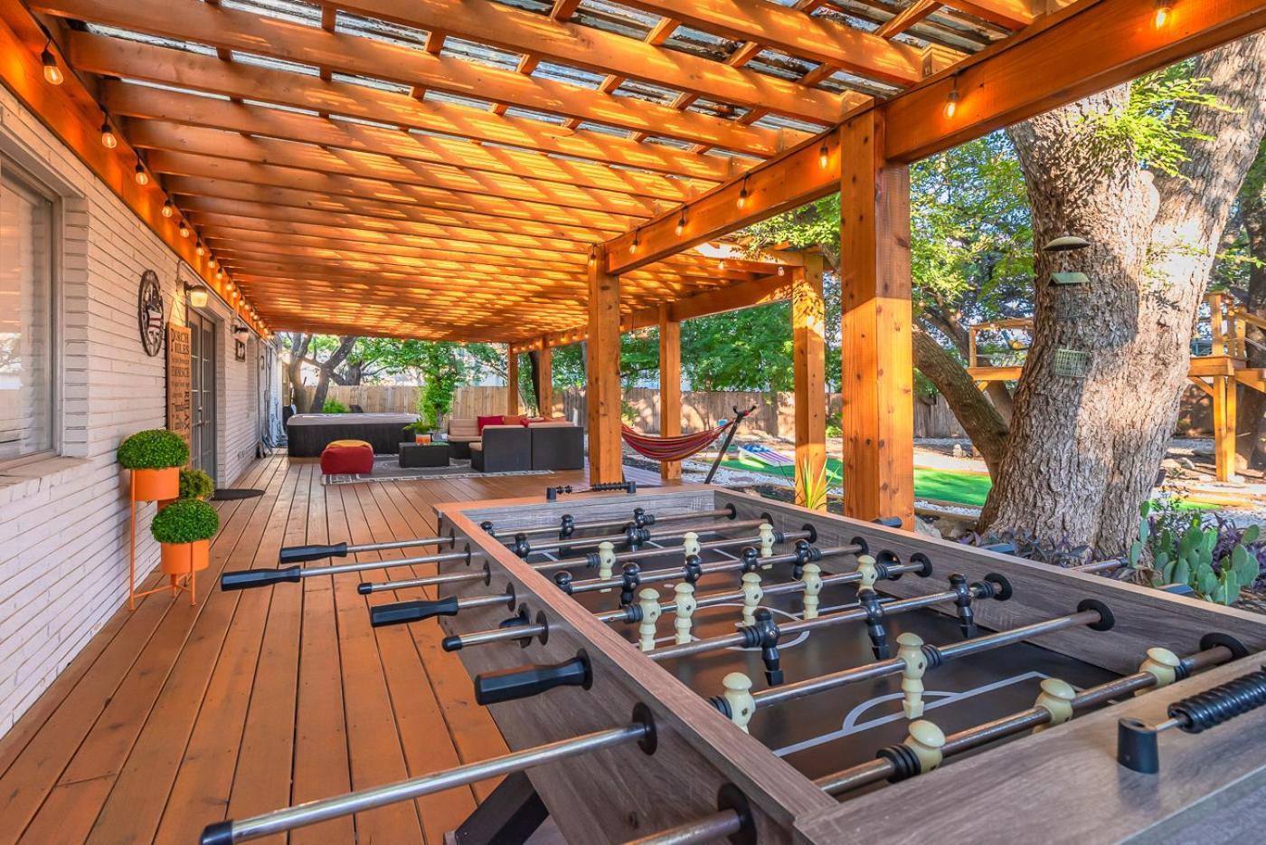 Luxurious Home With Hot Tub & Tree Deck By 6Flags San Antonio Exteriör bild
