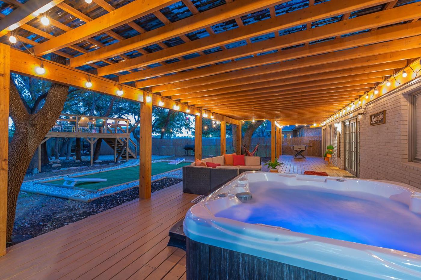 Luxurious Home With Hot Tub & Tree Deck By 6Flags San Antonio Exteriör bild