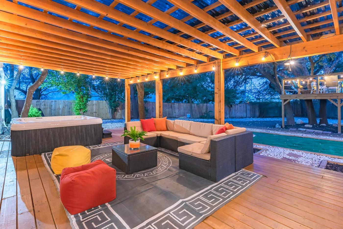 Luxurious Home With Hot Tub & Tree Deck By 6Flags San Antonio Exteriör bild