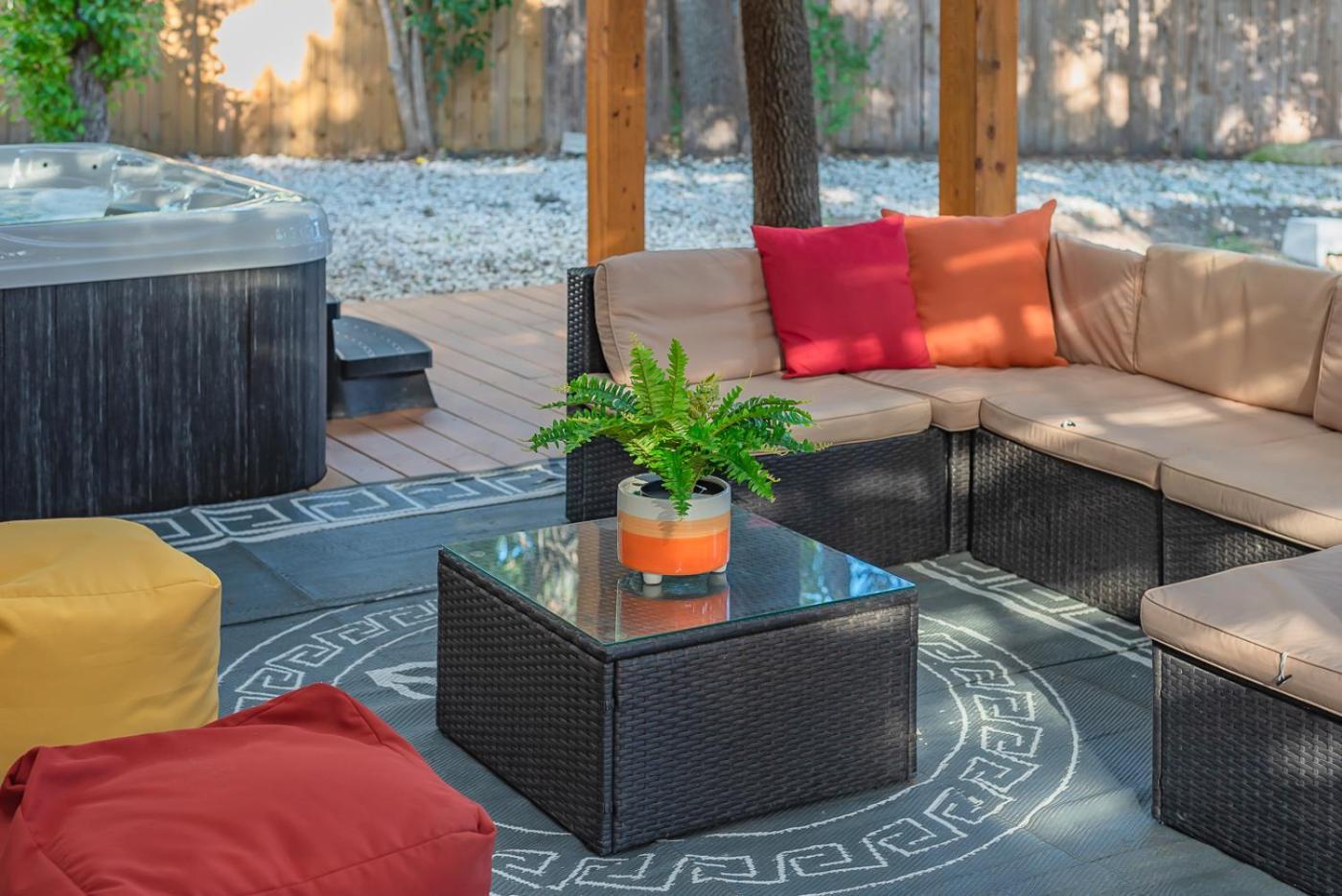 Luxurious Home With Hot Tub & Tree Deck By 6Flags San Antonio Exteriör bild