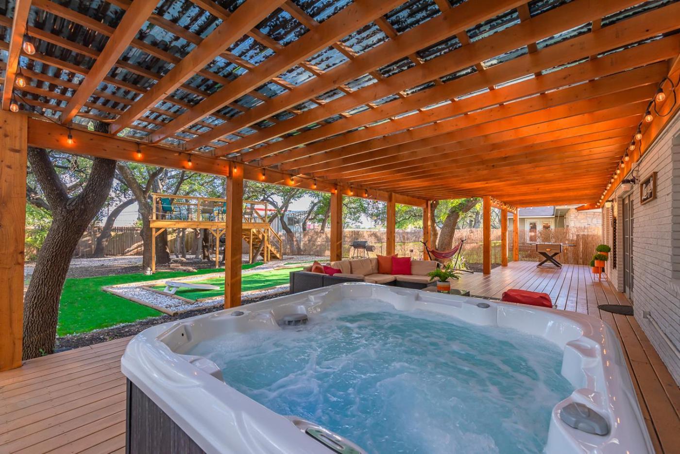 Luxurious Home With Hot Tub & Tree Deck By 6Flags San Antonio Exteriör bild