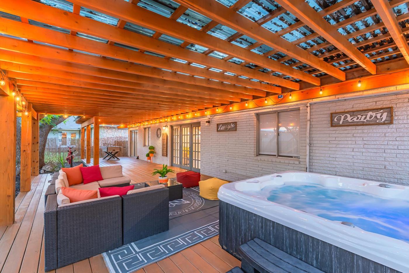 Luxurious Home With Hot Tub & Tree Deck By 6Flags San Antonio Exteriör bild