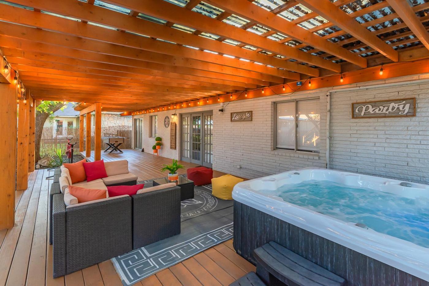 Luxurious Home With Hot Tub & Tree Deck By 6Flags San Antonio Exteriör bild