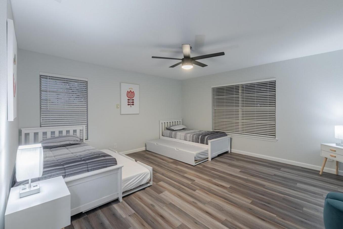 Luxurious Home With Hot Tub & Tree Deck By 6Flags San Antonio Exteriör bild