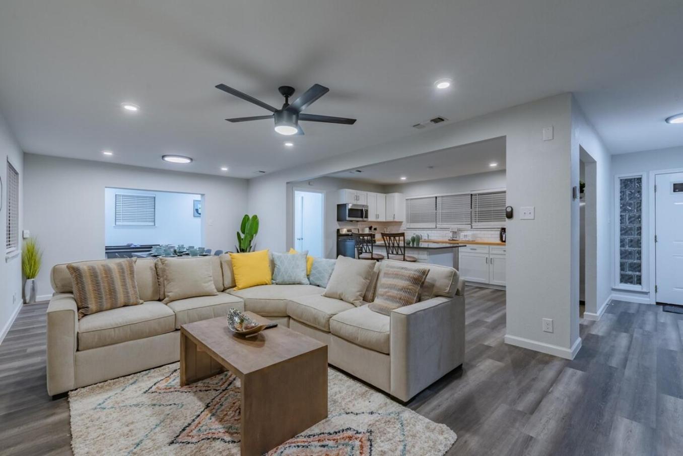 Luxurious Home With Hot Tub & Tree Deck By 6Flags San Antonio Exteriör bild