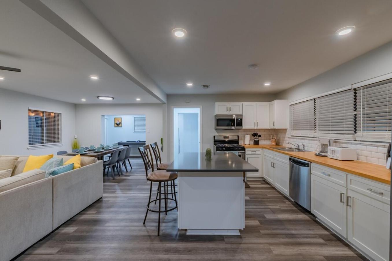 Luxurious Home With Hot Tub & Tree Deck By 6Flags San Antonio Exteriör bild